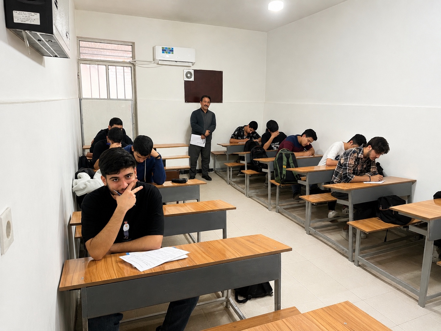 برگزاری آزمون در دبیرستان خیام