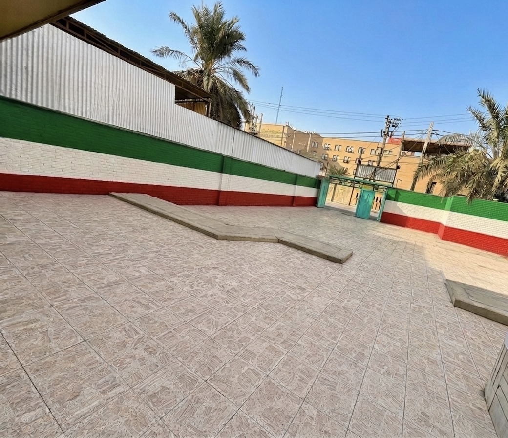 حیاط دبیرستان خیام